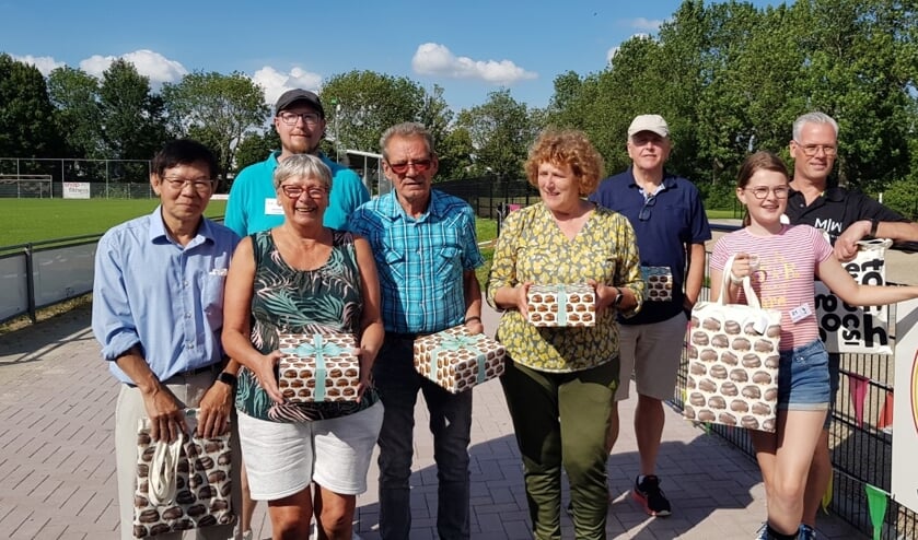 Op de foto van links naar rechts Oly Sathia (4e), Niek Buskop (3e), Vera Beuk-Veeken (7e), Peter Ondersteijn (5e), Hermie van Ommeren (1e), Paul Beunk (8e), Cecille van Ooijen-van Rooijen (6e) en Harm Schilders (2e).