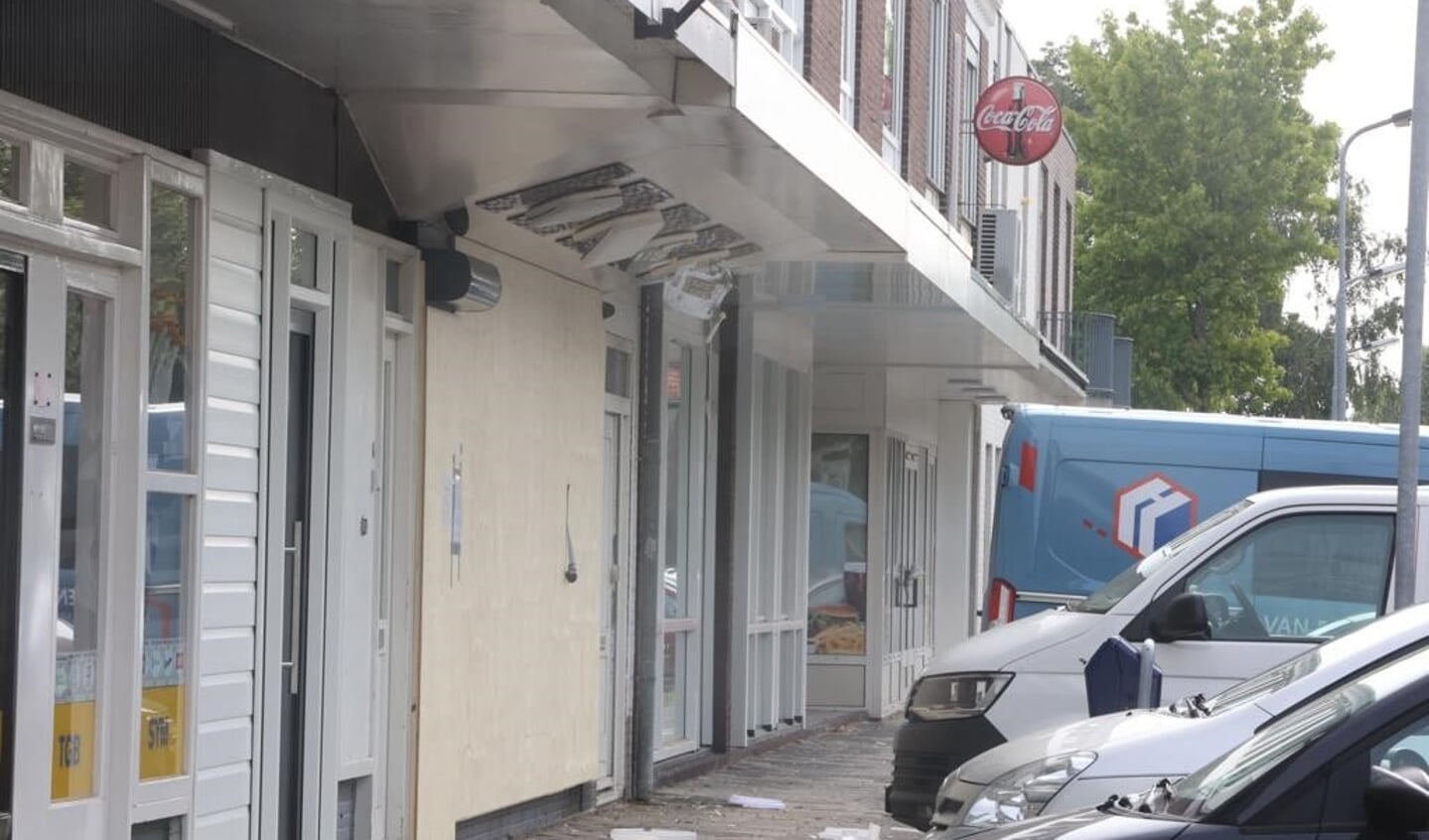 Acht panden in de Hildebrandstraat in Den Bosch zijn vanochtend ontruimd nadat er een handgranaat was aangetroffen op de gevel van een zonnestudio.