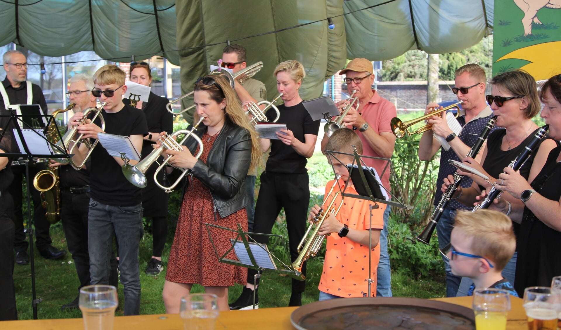 De drie wekelijks repeterende Middelaarse muziekverenigingen verzorgen maandag een gezamenlijk zomerconcert. 