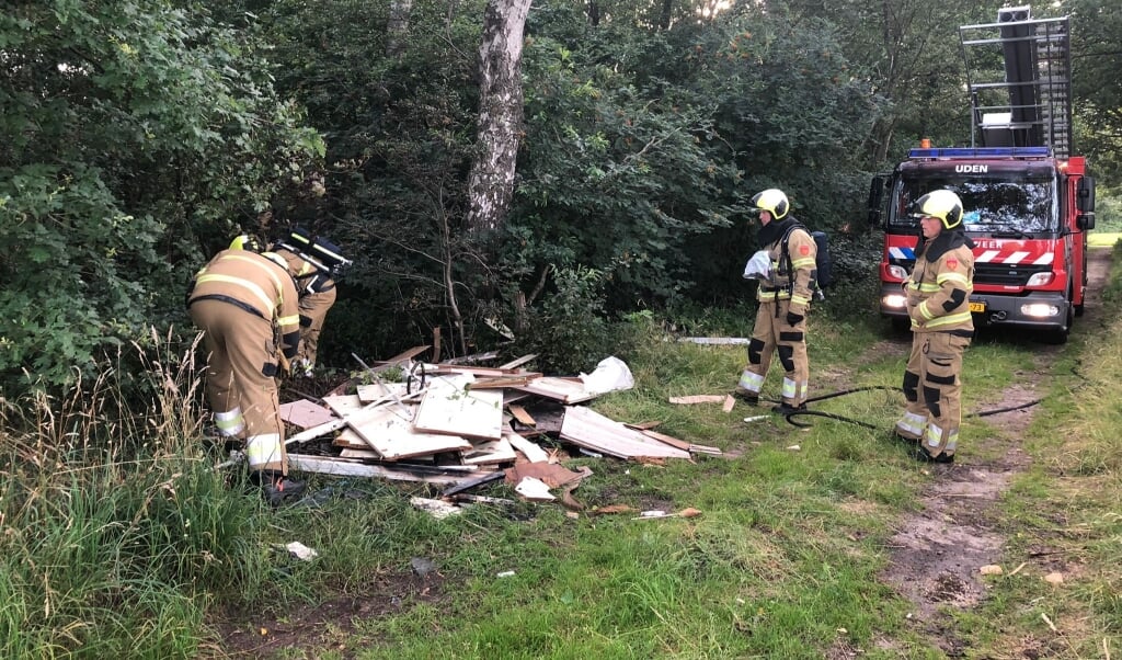 Udense Brandweer Blust Afval Aan Udensedreef - Adverteren Uden | Udens ...