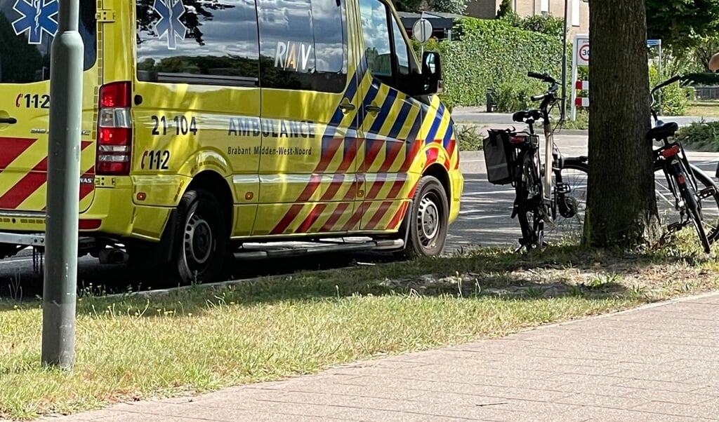 Fietser gewond na val op de Leest Adverteren Veghel Stadskrant Veghel Krant en Online Fietser gewond na val op de Leest Adverteren Veghel Stadskrant Veghel Krant en Online
