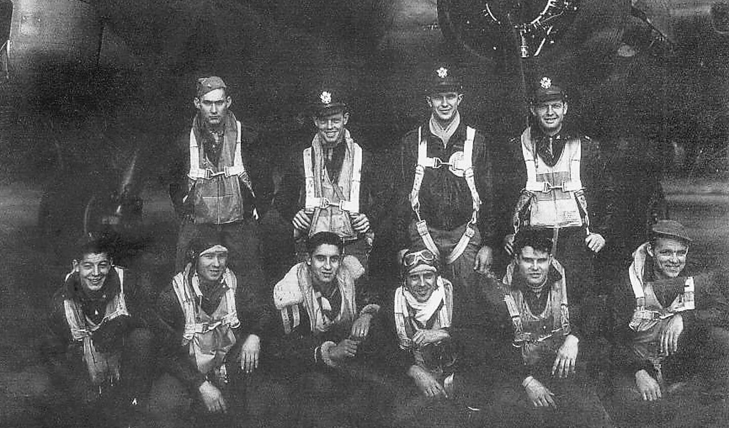 De bemanning van de gecrashte B17-G. (familiefoto).