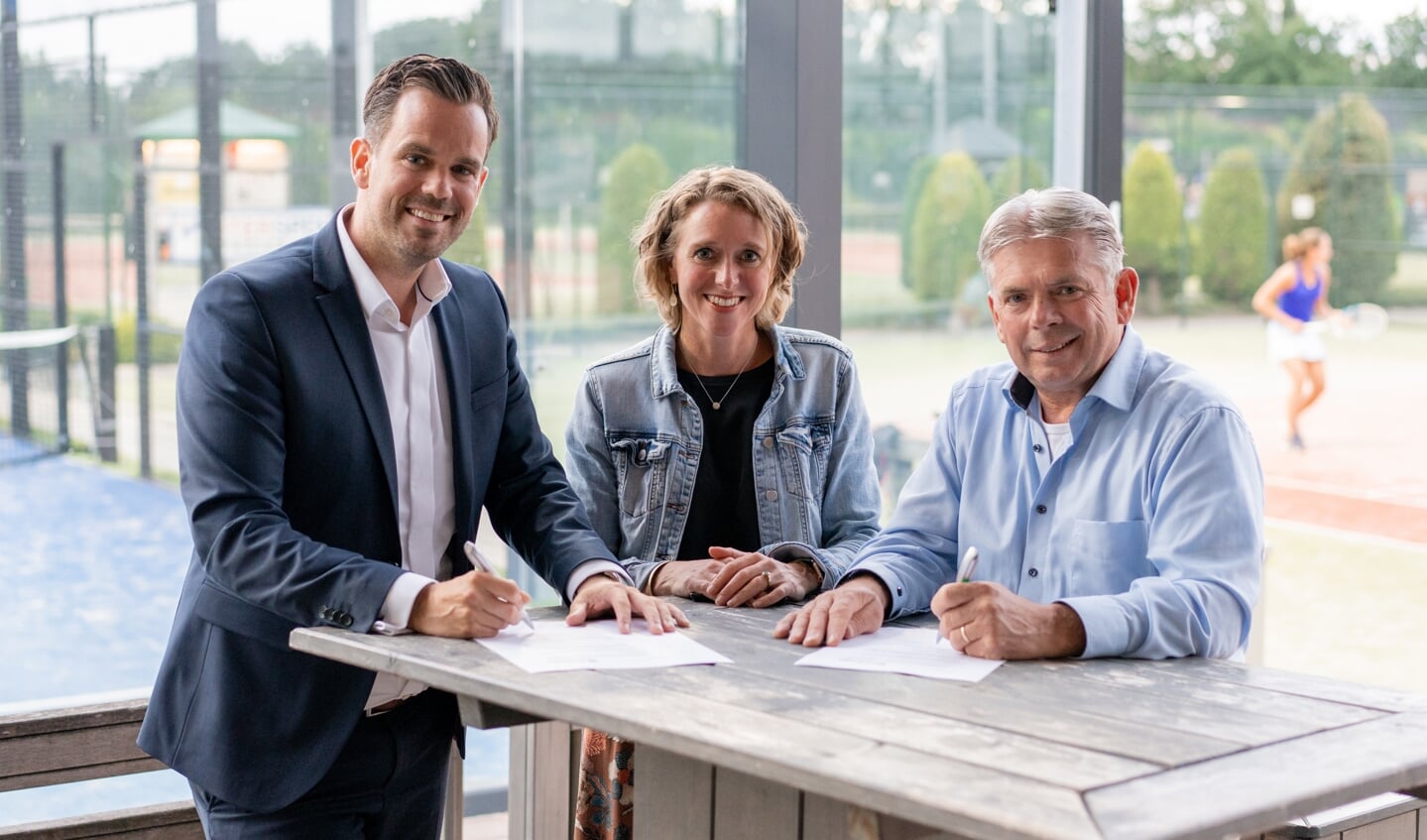 Dennis van de Burgt (Unica ICT Solutions) Hanneke Ketelaars en Hans Kanters.