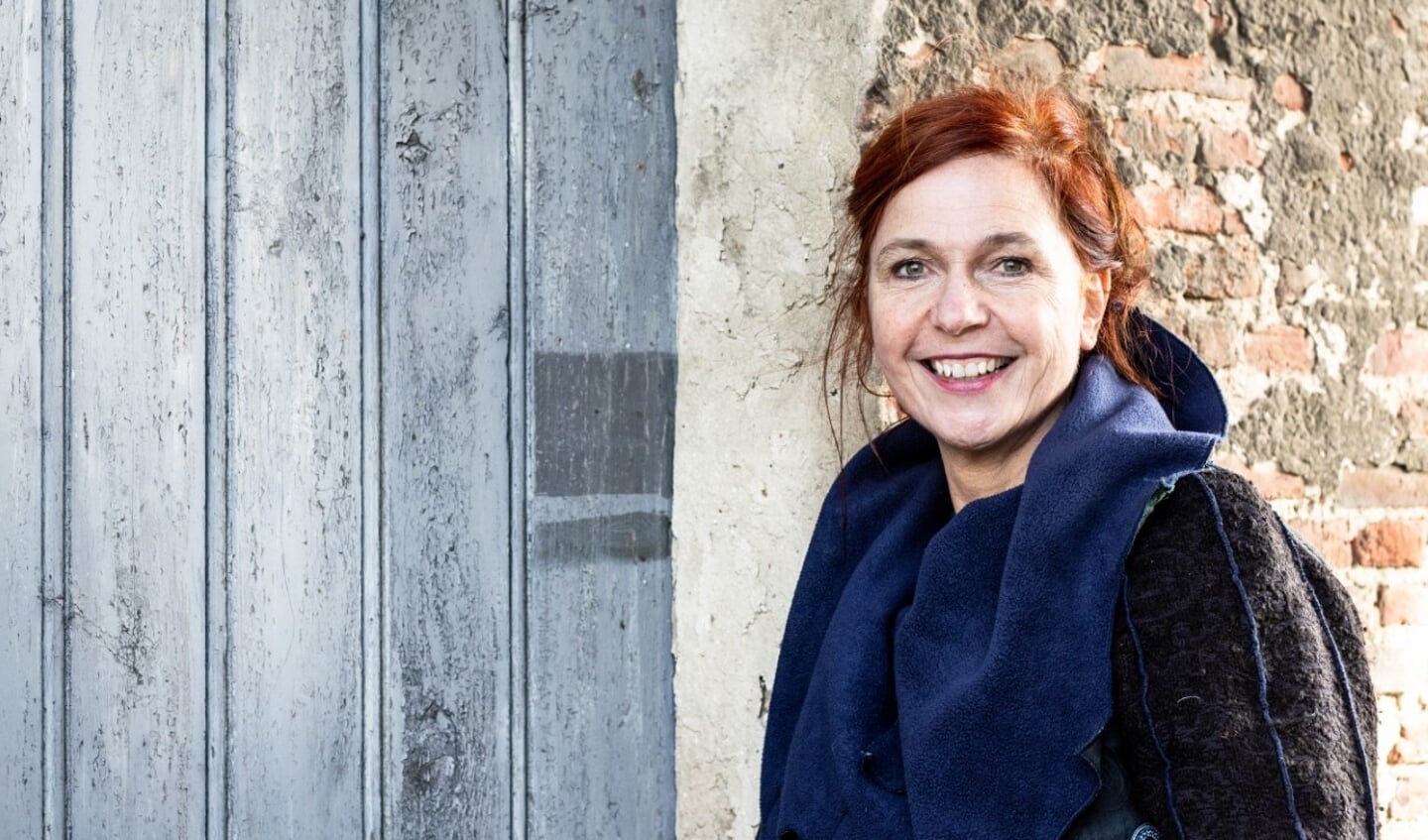Vertelster Marijke Goossens (foto) uit Vlaanderen opent op vrijdag 14 oktober het nieuwe seizoen van Vertelpodium Het Lopende Vuur.