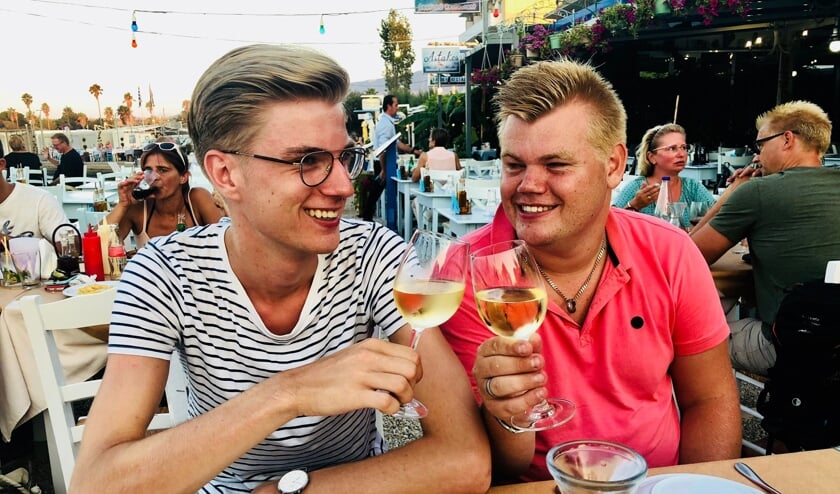 Leon samen met zijn broer.