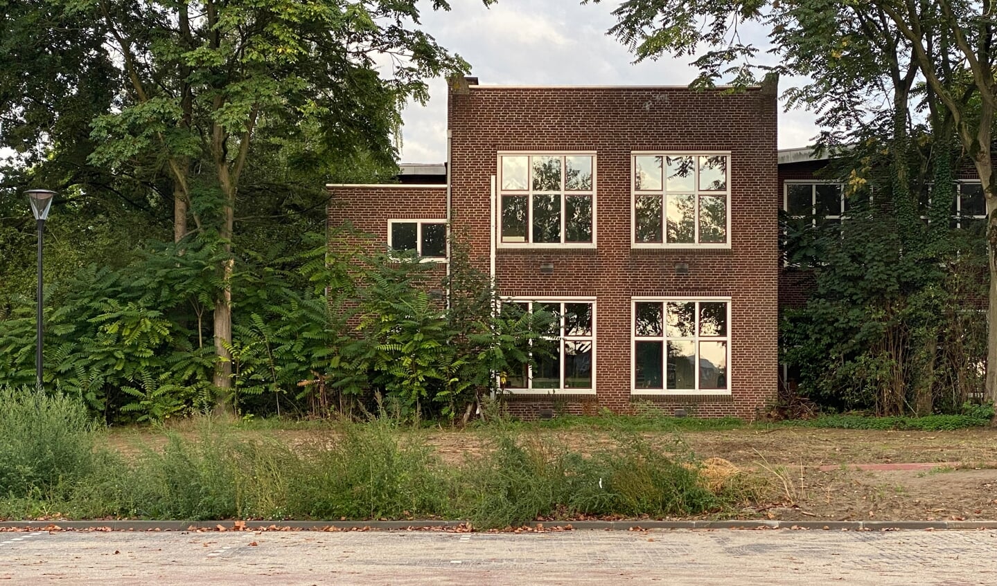 De perceel tussen de vormalige Maria Gorettischool en de parkeerplaats aan de Picardie is de locatie voor Brandmeester. (foto: Jos Gröniger)