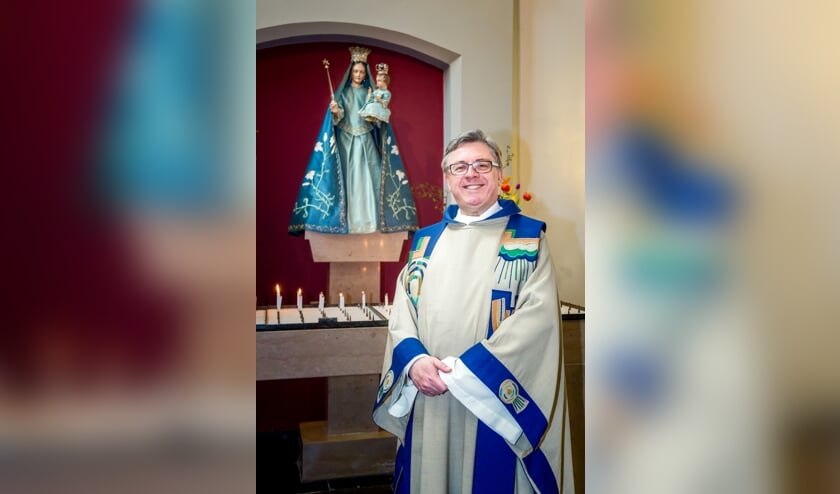 De installatie van pastoor Paul Janssen vond zondagochtend plaats tijdens de eucharistieviering in de Sint Cathrien in Den Bosch.  