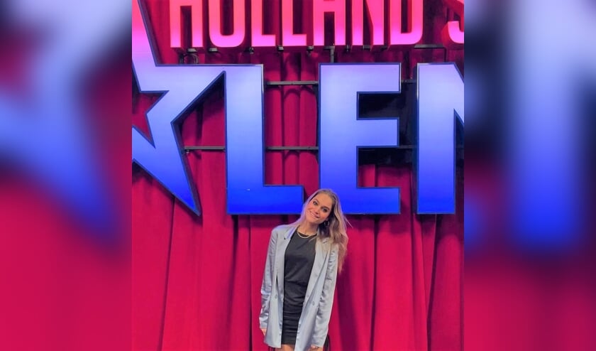 De achttienjarige Emmelie du Puy was afgelopen vrijdag op televisie met haar auditie voor de talentenshow &#39;Hollands Got Talent&#39;. Met succes, want ze is met lovend jurycommentaar door naar de volgende ronde.  
