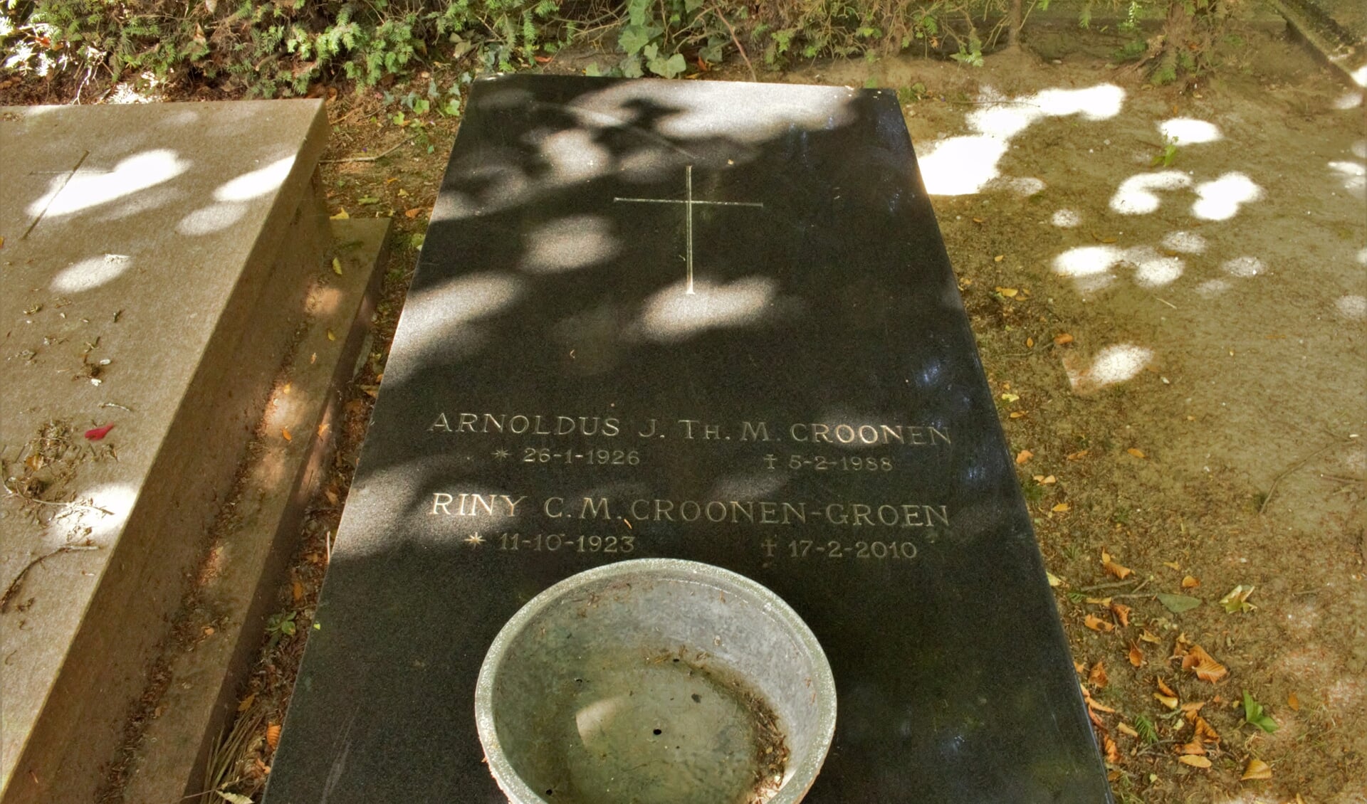 Arnoldus (Nol) Croonen was een bekend makelaar in Den Bosch. Hij ligt begraven in het laatste graf van de eregalerij van begraafplaats Orthen.  