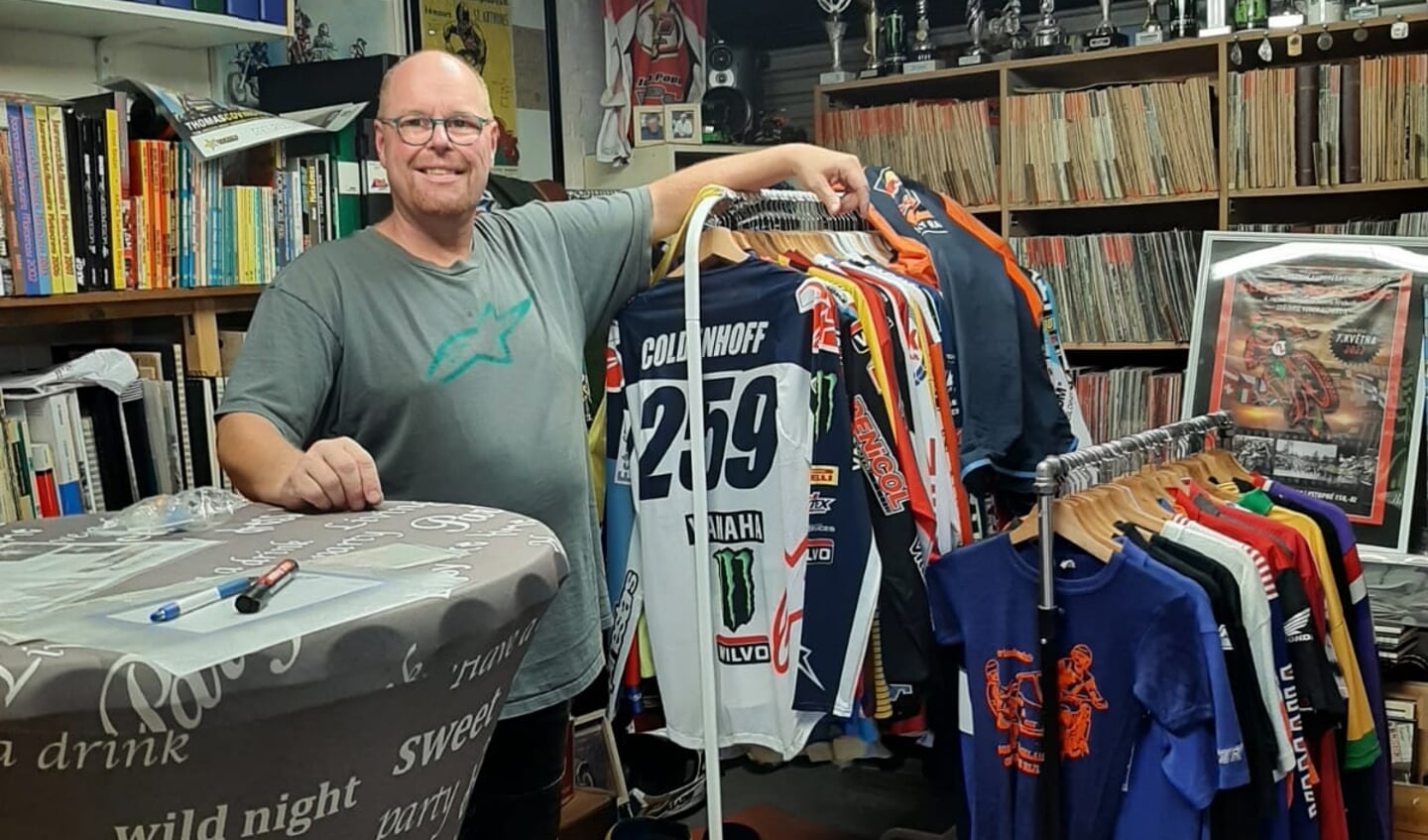 Kees-Jan Teurlincx uit Oirschot houdt een tentoonstelling met zijn verzameling over motorcross.