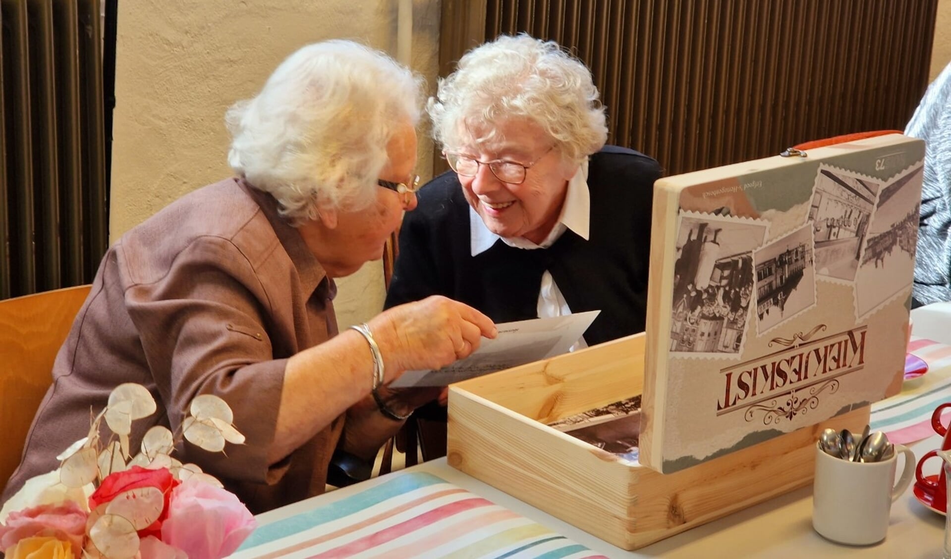 De Kiekjeskist is een initiatief van Huis73 en Erfgoed 's-Hertogenbosch. Deze samenwerking brengt erfgoed en zorg bij elkaar. 