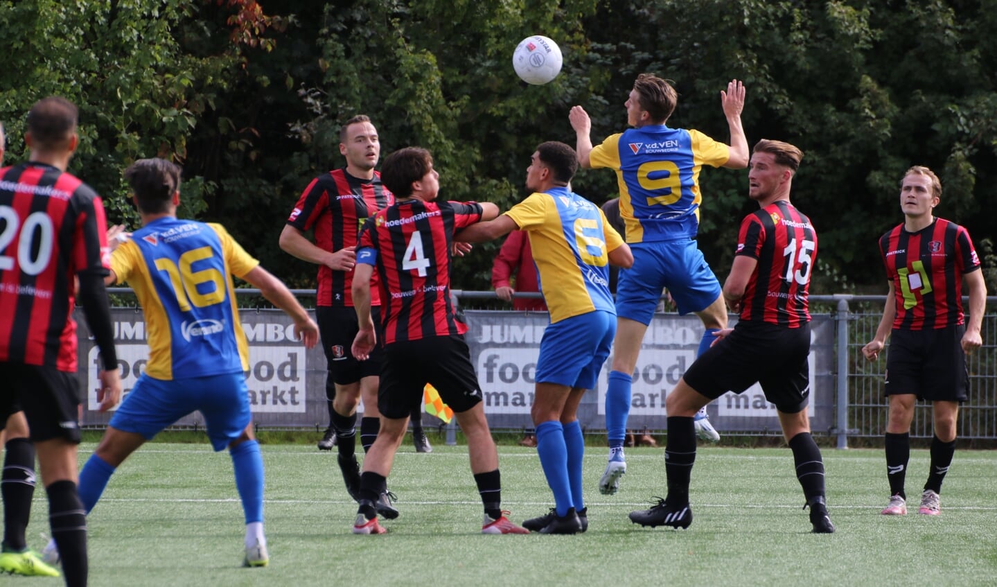 Blauw Geel'38 was op eigen veld te sterk voor OJC Rosmalen.