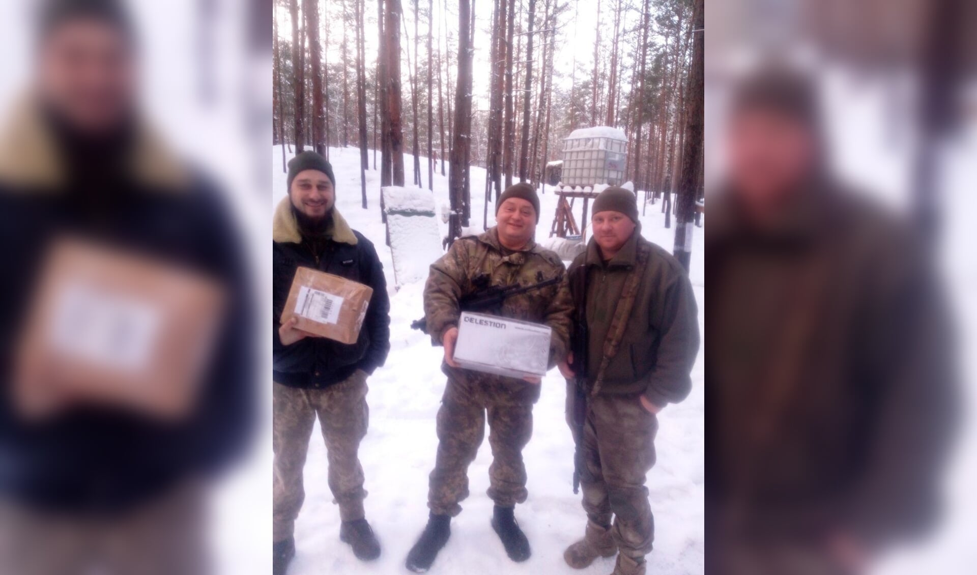 Blije Oekraïners met gekregen spullen vanuit de regio Boekel.