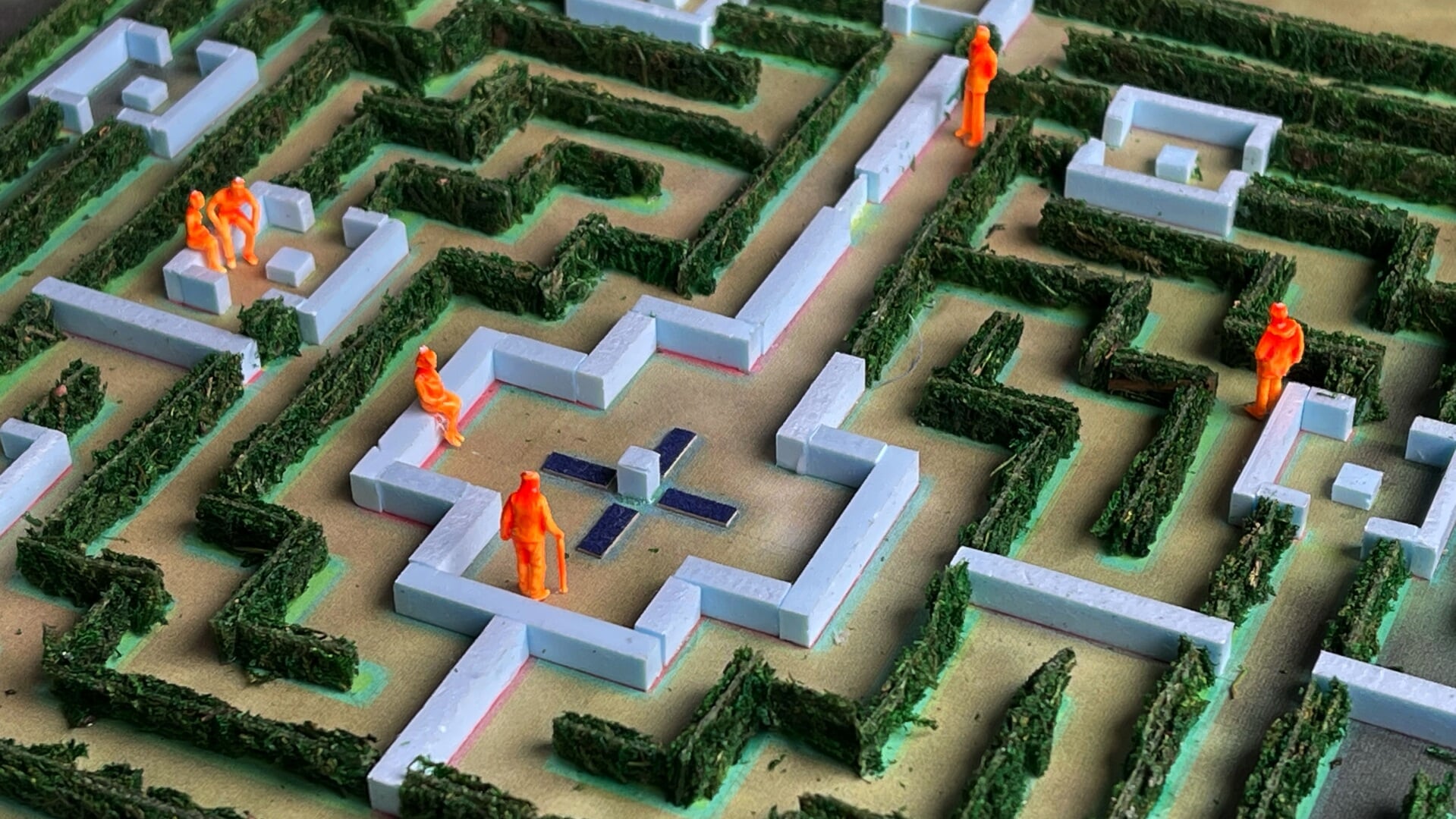 De maquette van hoe het labyrint in de Kloostertuin er ongeveer uit komt te zien.