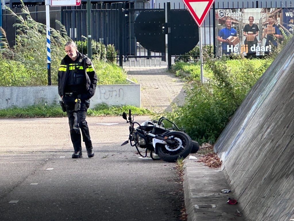 Lesmotor Raakt Van De Weg En Belandt In Fietstunnel; Motorrijder ...