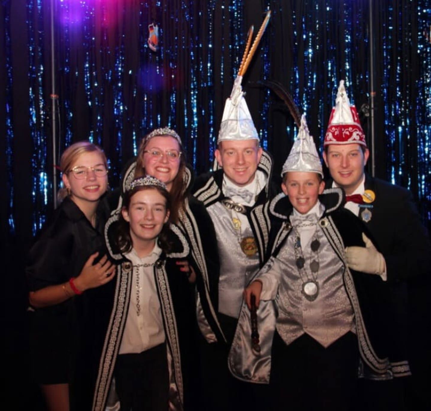 Prinsenpaar Prins Nino (Willems) 1 en prinses Fleur (van de Kamp) met adjudant Bas en page Karlijn, van CV D'n Uutlaot in Sint Anthonis. Het jeugdprinsenpaar is jeugdprins Sem 1 en jeugdprinses Maud