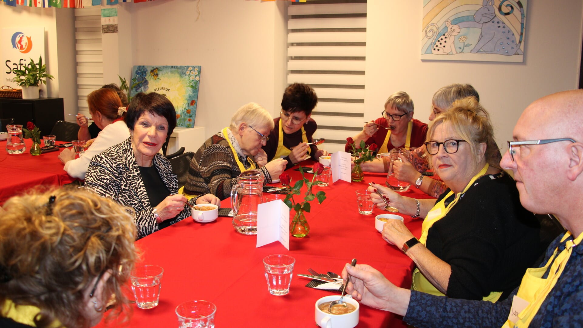 Wethouder Willy Hendriks - Van Haren bracht een bezoek aan de Onvergetelijke kookclub 