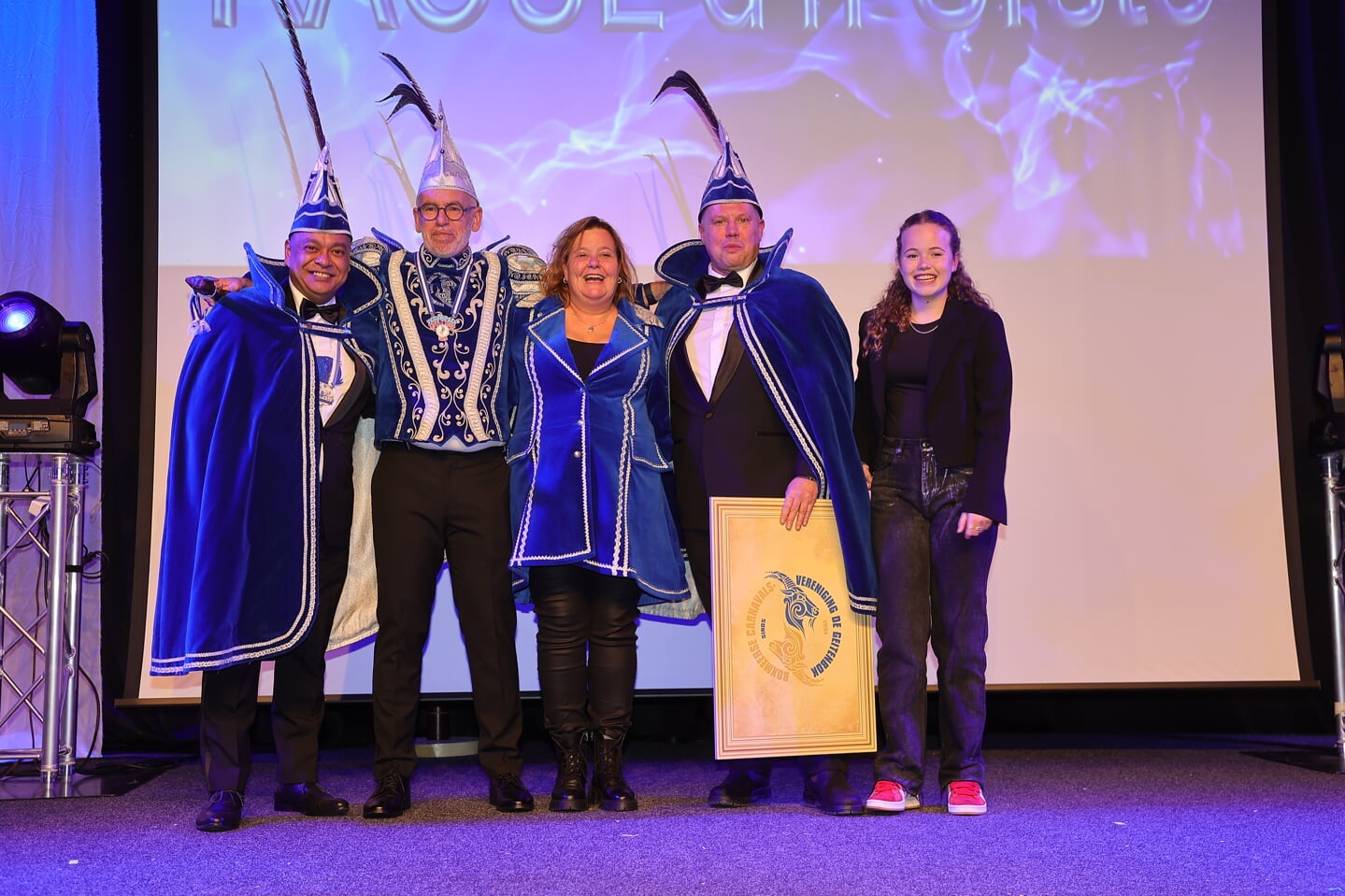 Adjudant Vincent, Prins Raöul, Prinses Bianca en adjudant Mark, de heersers bij BCV De Geitenbok. Daarnaast Roos, dochter van het prinsenpaar.