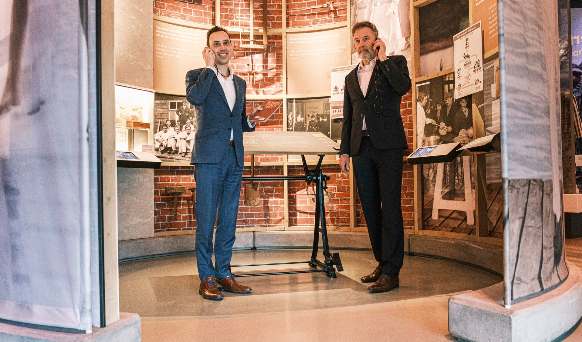 Gedeputeerde Stijn Smeulders met Jeroen van den Eijnde (directeur NM Kamp Vught).