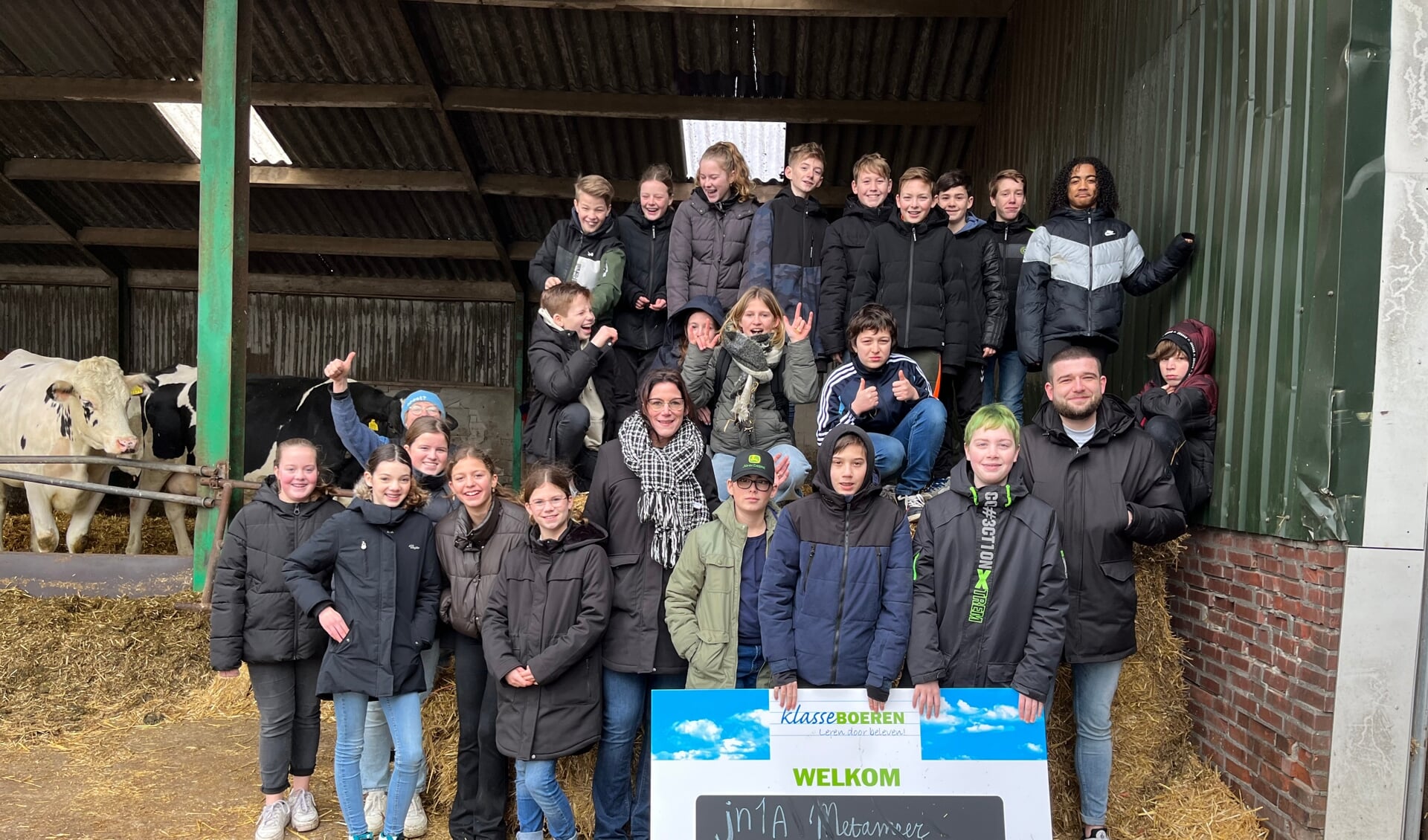 Voor het project van het Smaakcentrum bezochten brugklassers van Metameer jenaplan Boxmeer melkveeboerderij Vermeulen in St. Hubert.