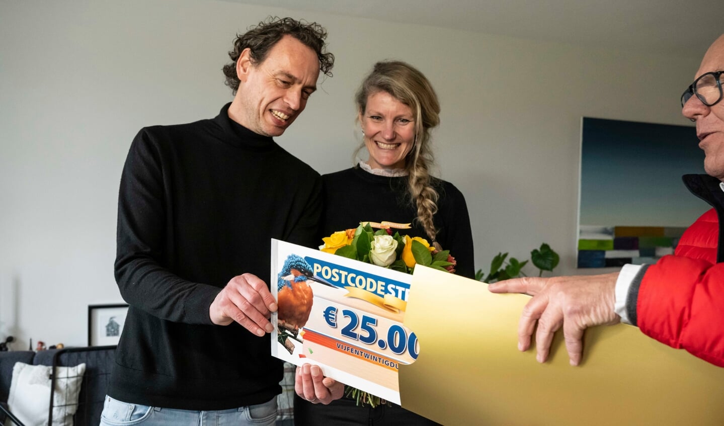 Niek en Katja winnen 25.000 euro in de Postcode Loterij.