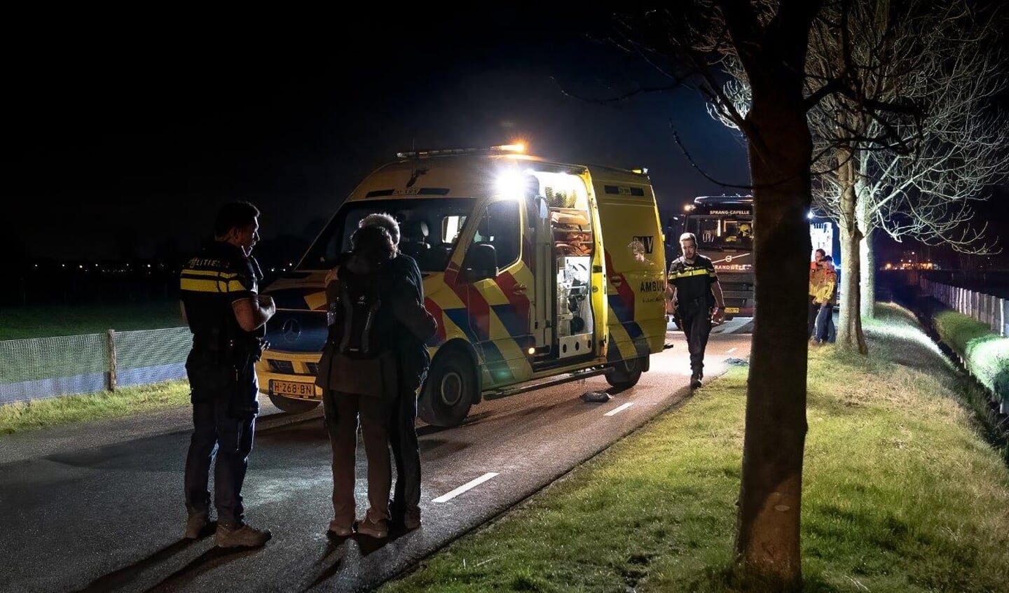 Dinsdagavond is een 25-jarige vrouw uit Den Bosch overleden nadat ze werd geschept door een auto. Het tragische ongeval gebeurde in de Koesteeg in Sprang-Capelle.