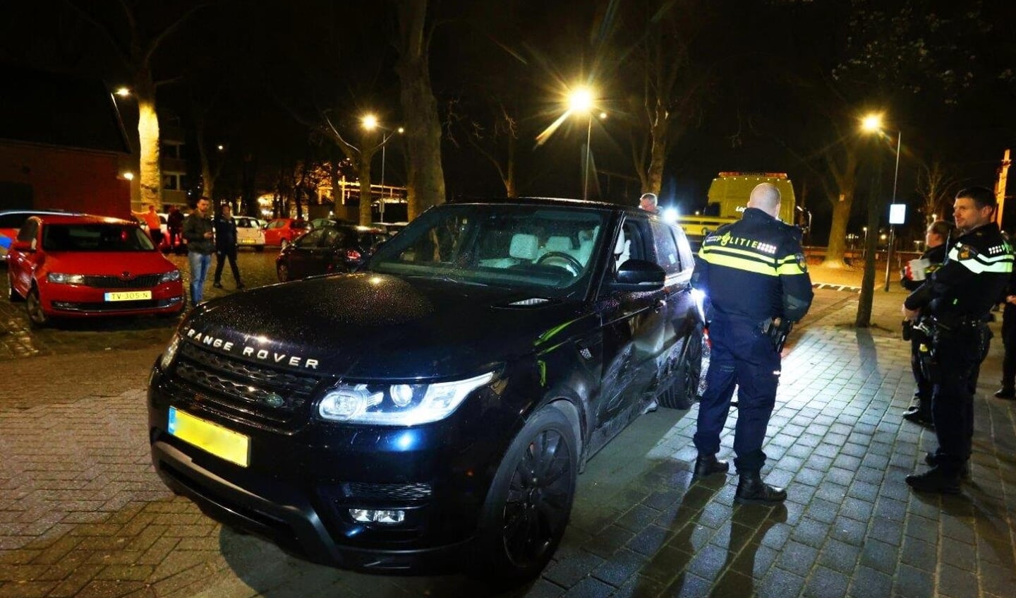 Donderdagavond rond 21.40 uur heeft de politie in Den Bosch een verdachte aangehouden na een wilde politie-achtervolging vanuit Limburg waarbij zo'n 25 politieauto's en ook een politiehelikopter betrokken waren.