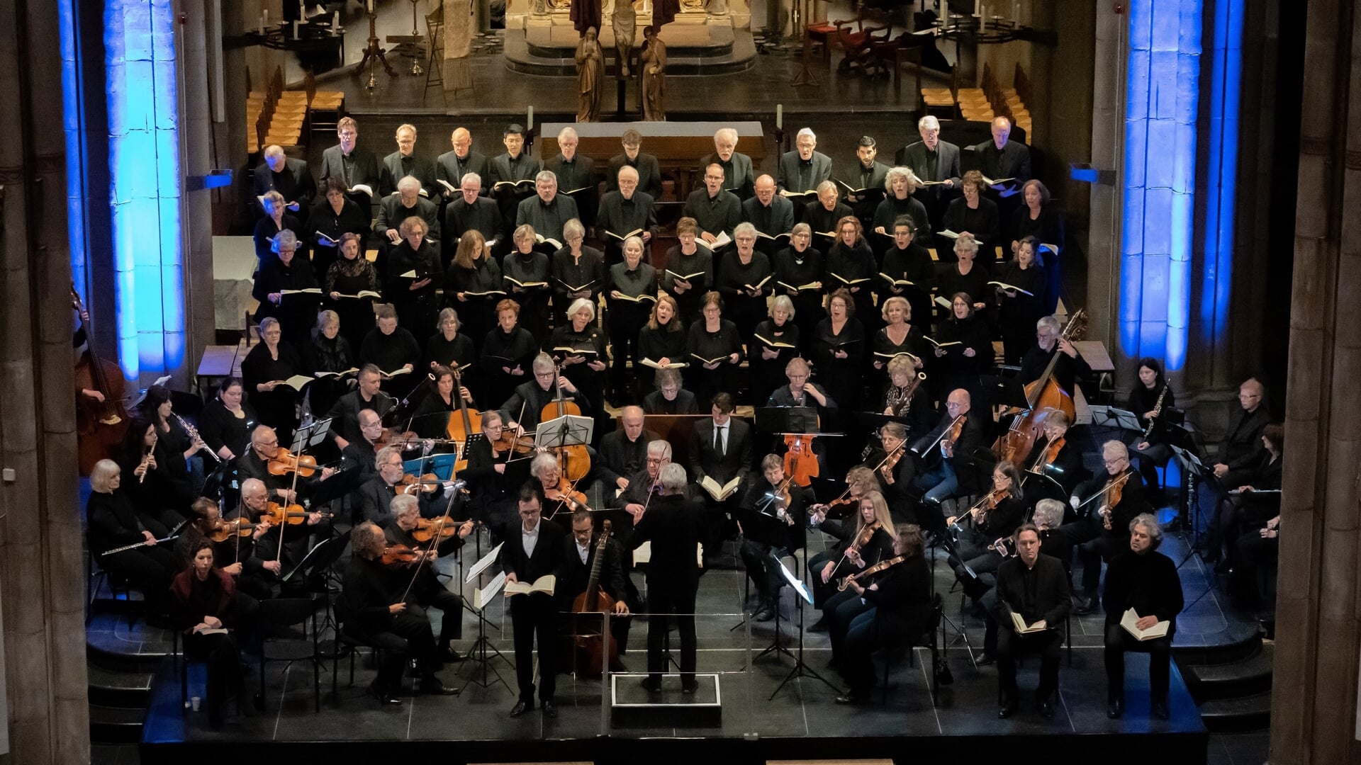 Het Philips’ Philharmonisch Koor en Kamerorkest Alveare voeren de Matthäus-Passion uit.