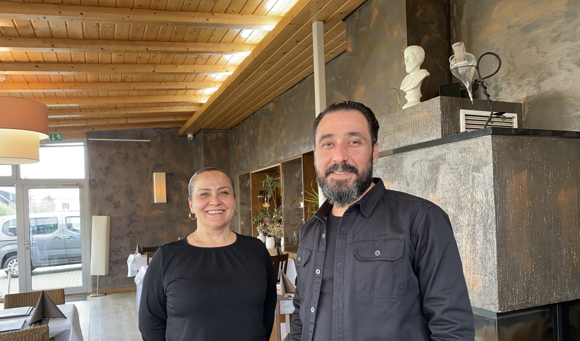 Gastvrouw Selda en kok Mahfuz  van restaurant Rhodos in Kessel (D) bogen op jarenlange ervaring in de gastronomie.