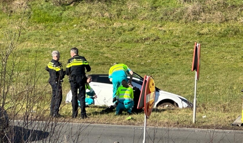 Auto Belandt Langs Afrit A50 Volkel In De Sloot - Adverteren Uden ...