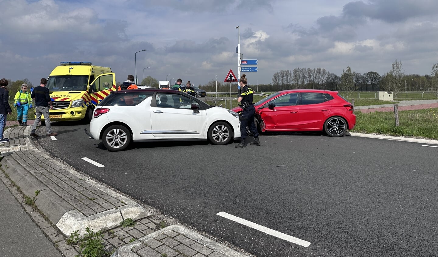 Auto’s Botsen Voor Toerit A50, één Gewonde - Adverteren Veghel ...