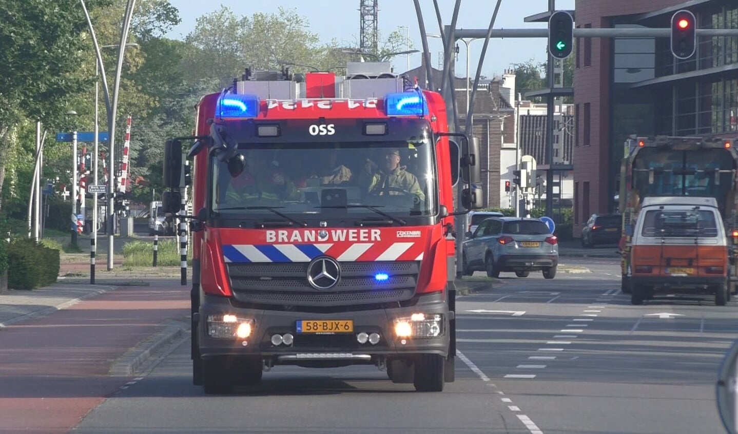 Busje in brand op Molenstraat Oss.