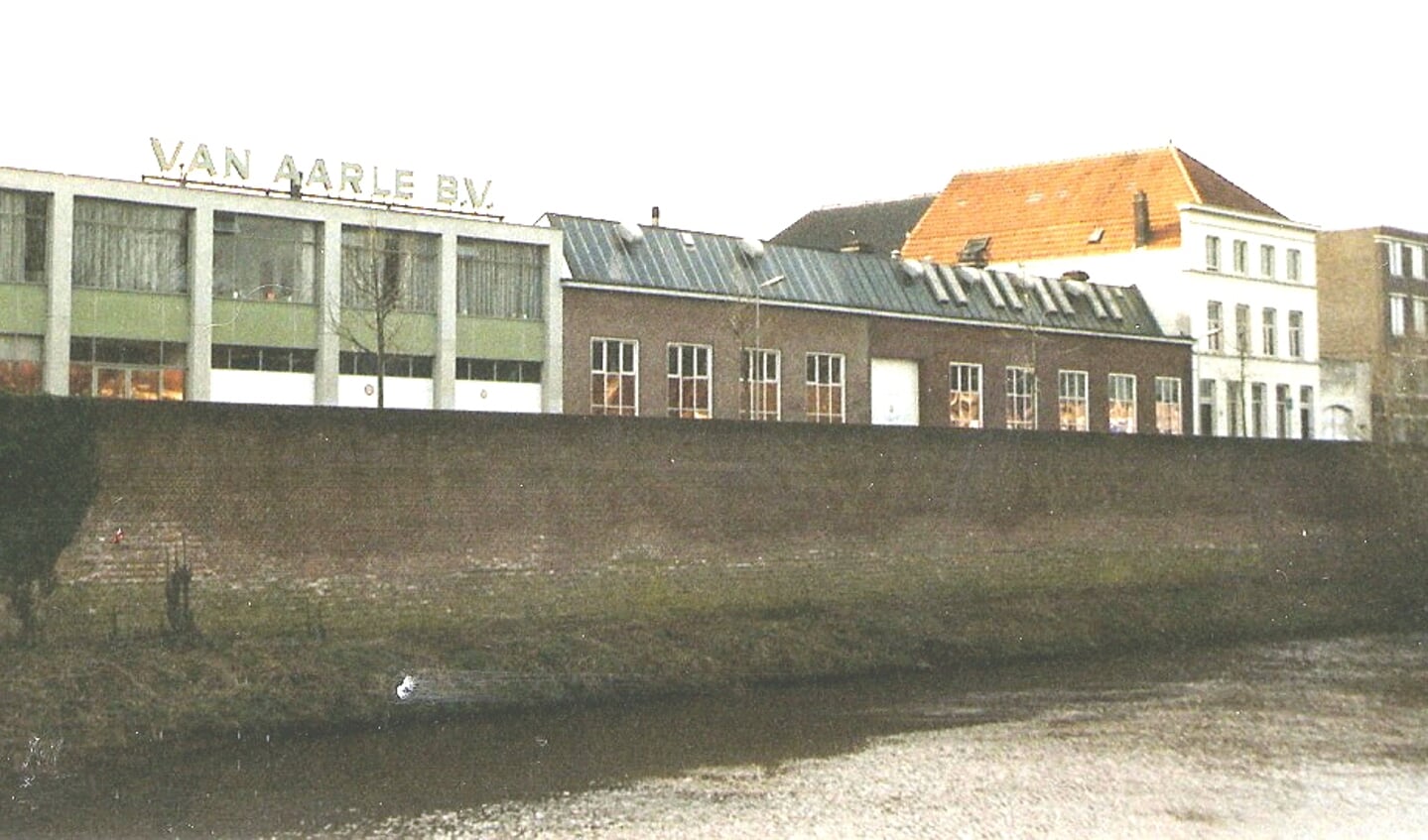 Foto van Wasserij Van Aarle aan de Noordwal vlak voor de sloop.
