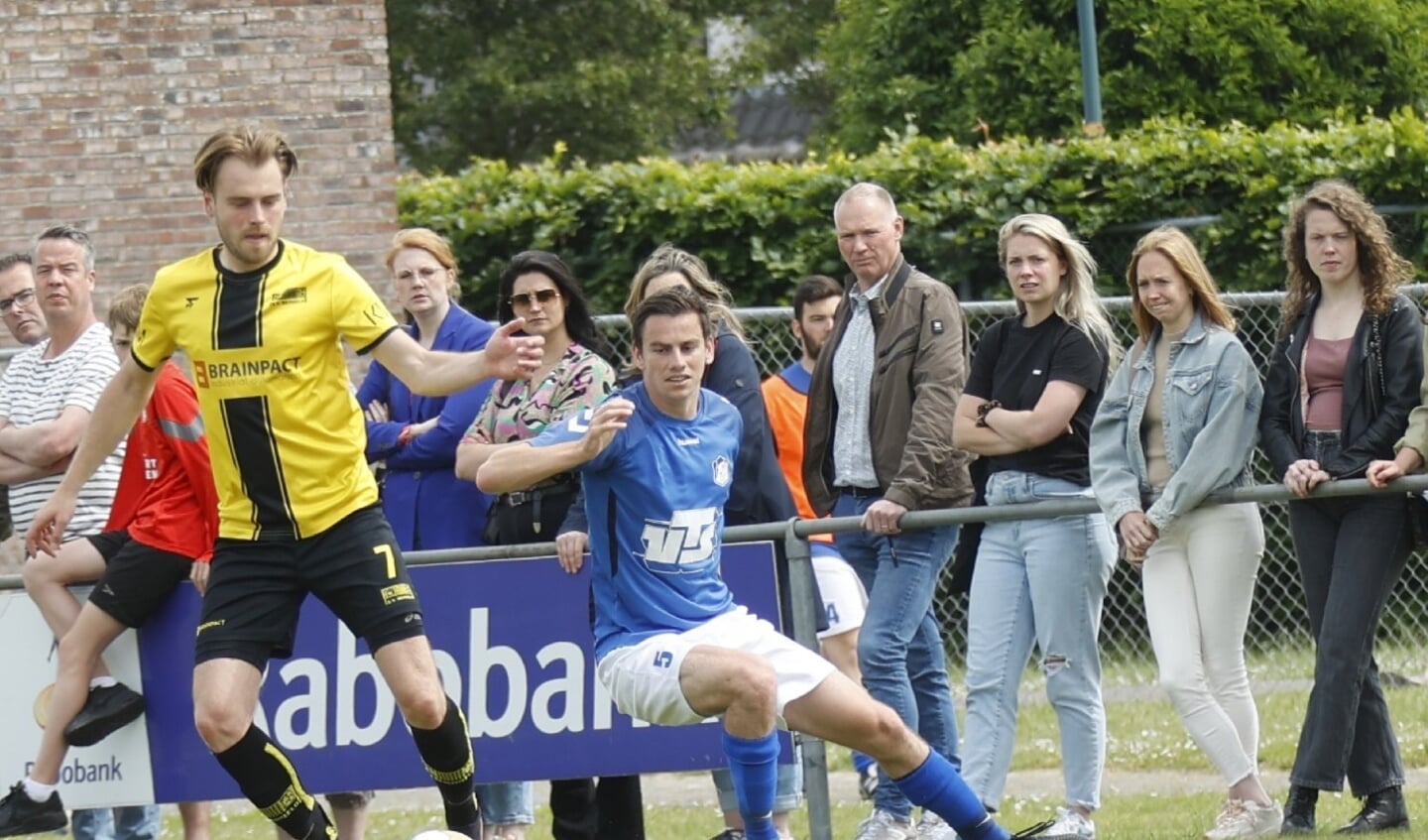 Sambeek (blayuw) verloor met 2-0.