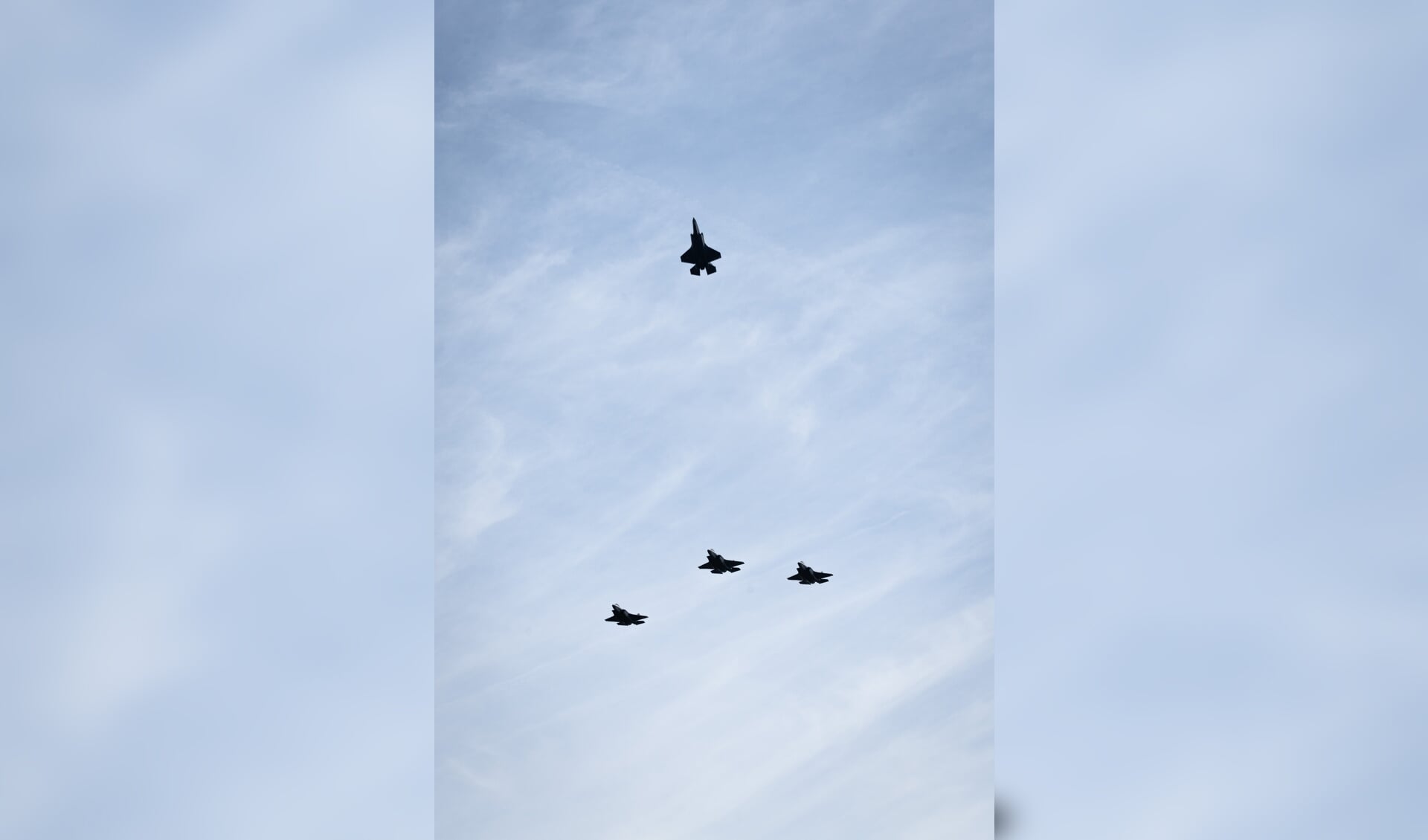 Een missing man formatie uitgevoerd door vier F-35’s. (foto: Mediacentrum Defensie)