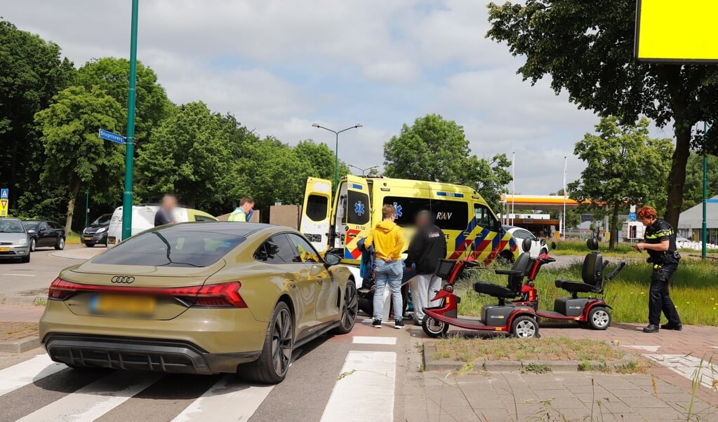 Vrouw Op Scootmobiel Aangereden Op Rotonde Beugenseweg Adverteren