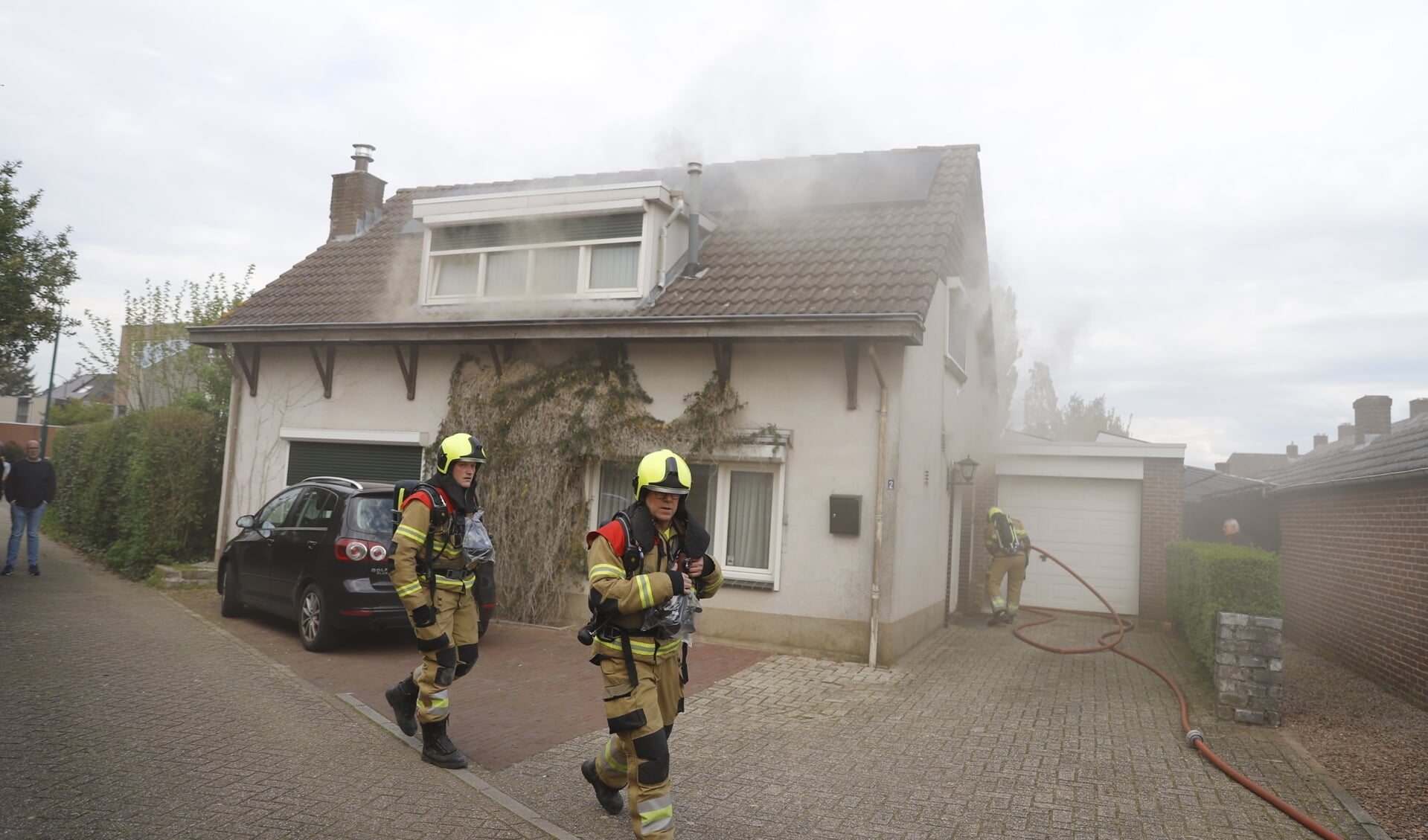 bron Gearceerd gebouw Brandweer schaalt op bij woningbrand in Boxmeer - Adverteren Boxmeer | De  Maas Driehoek | Krant en Online