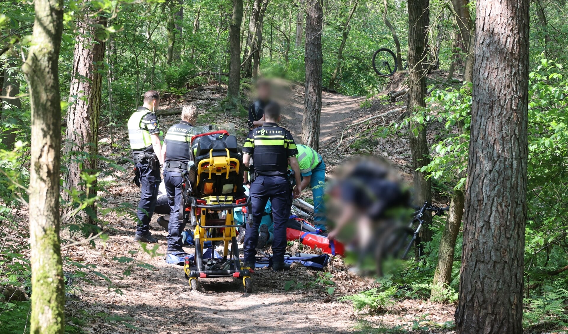 Mountainbiker met spoed naar ziekenhuis na val