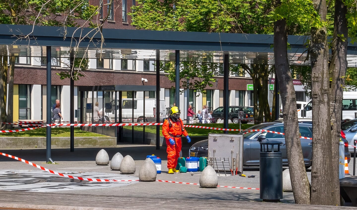 Deel voorplein Jeroen Bosch Ziekenhuis ontruimd na incident met chemische stoffen.