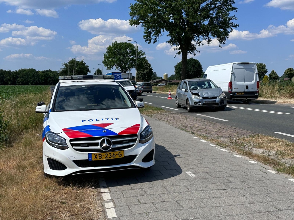 Auto's Botsen Op Volkelseweg - Oozo.nl