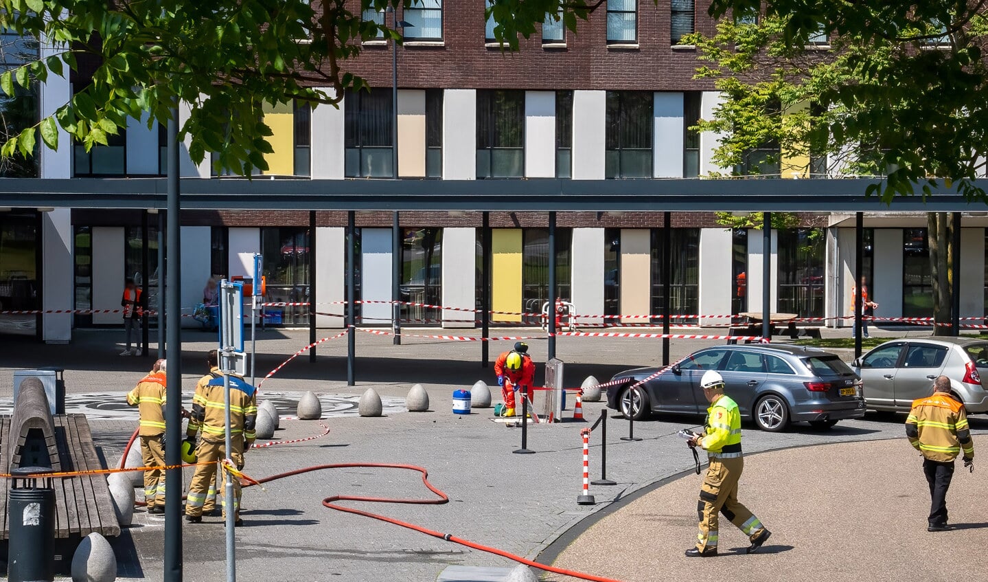 Deel voorplein Jeroen Bosch Ziekenhuis ontruimd na incident met chemische stoffen.