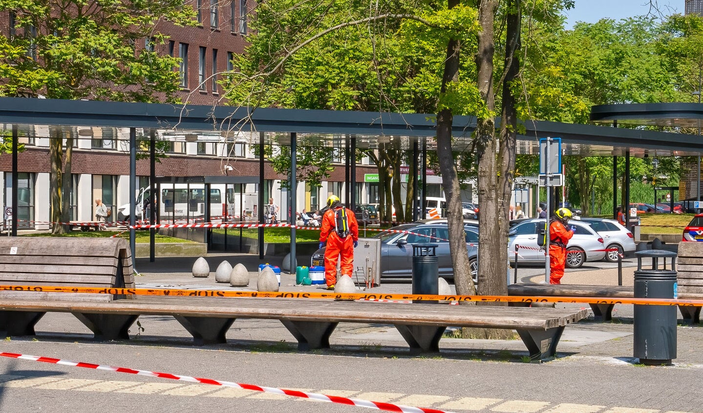 Deel voorplein Jeroen Bosch Ziekenhuis ontruimd na incident met chemische stoffen.