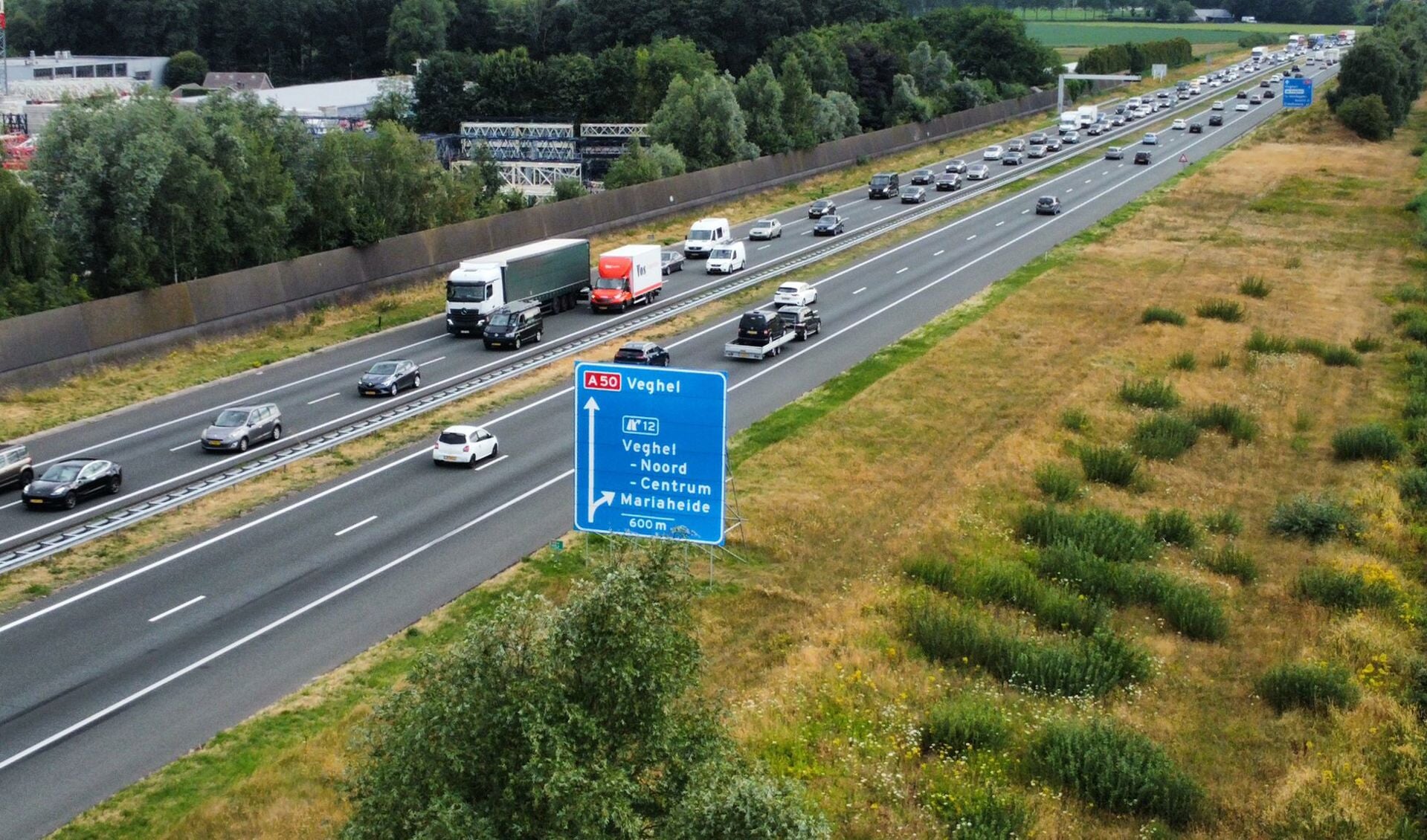 Meerdere Auto’s Botsen Op Elkaar Op A50, Lange File - Adverteren Veghel ...