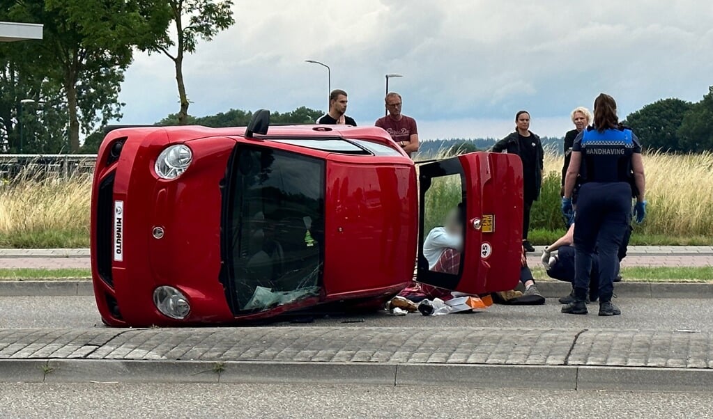 Brommobiel Met Drie Inzittenden Belandt Op Zijn Kant In Cuijk, één ...