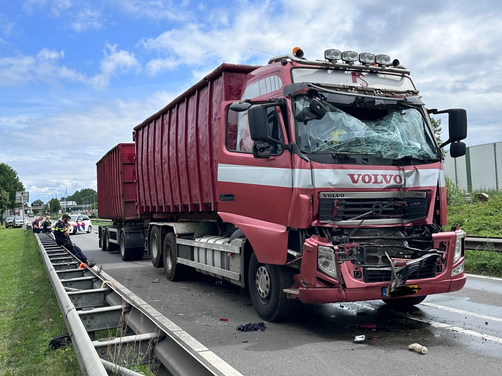 Ongeluk Met Twee Vrachtwagens Op N279, Weg Volledig Dicht - Oozo.nl