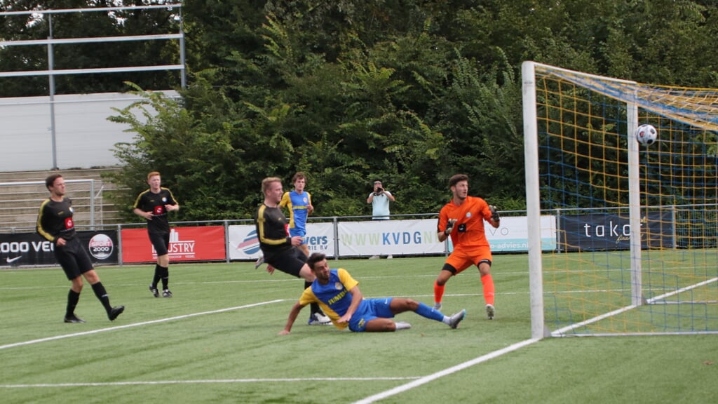 Vier Goals Dave De Meij Bij Blauw Geel’38, O.S.S.’20 Fors Onderuit Bij ...