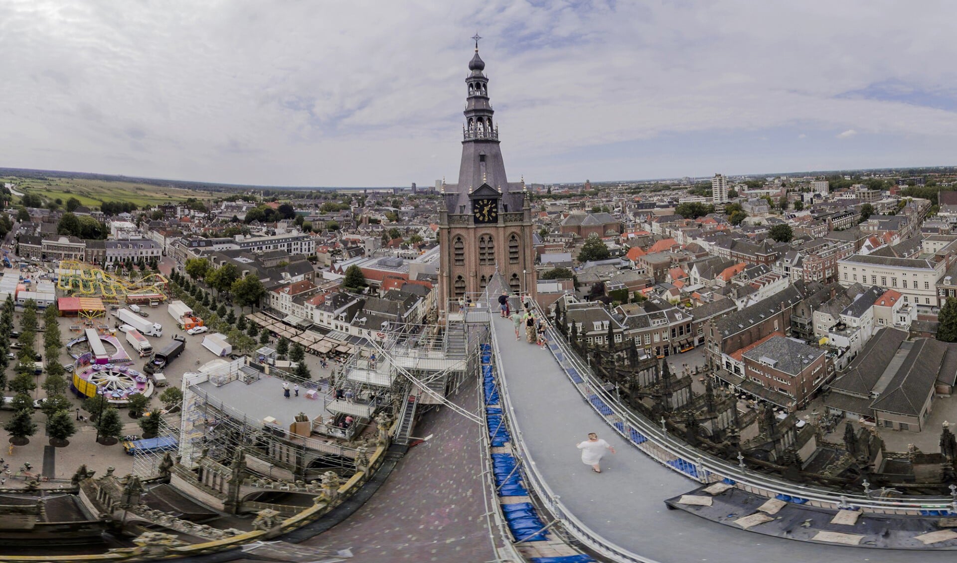 De binnenstad van Den Bosch gezien vanaf de Sint-Jan.