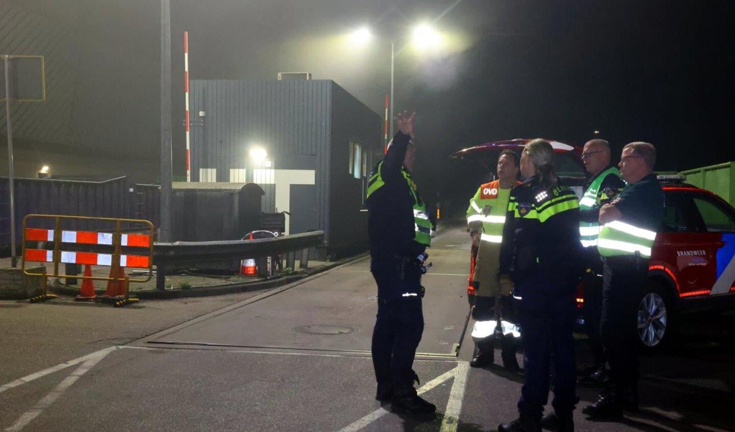 In een loods van de afvalstoffendienst aan de Treurenburg in Den Bosch is vannacht rond 04.00 uur brand uitgebroken.