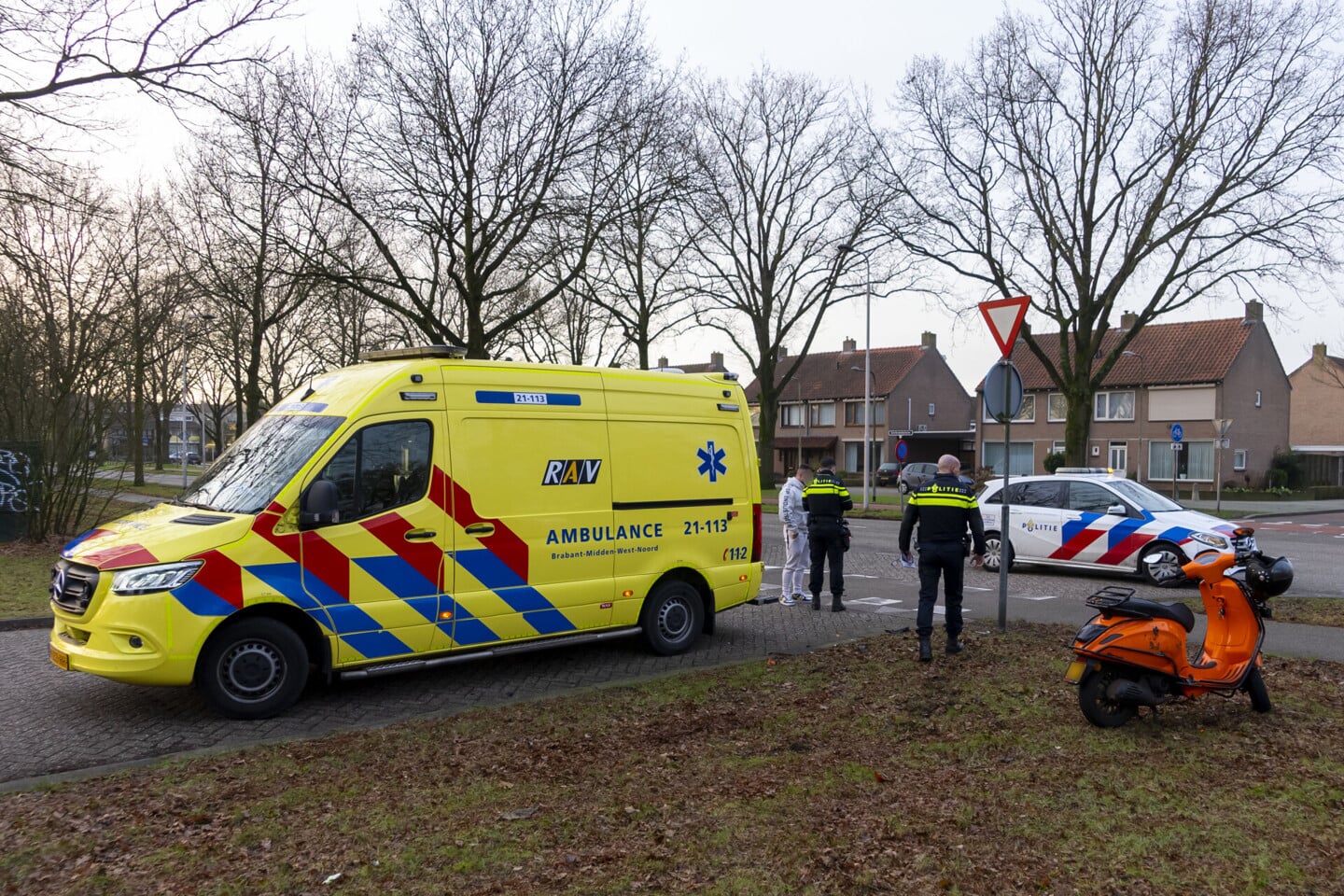 Leden Arrestatieteam Bieden Eerste Hulp Bij Ongeval Oss - Adverteren ...