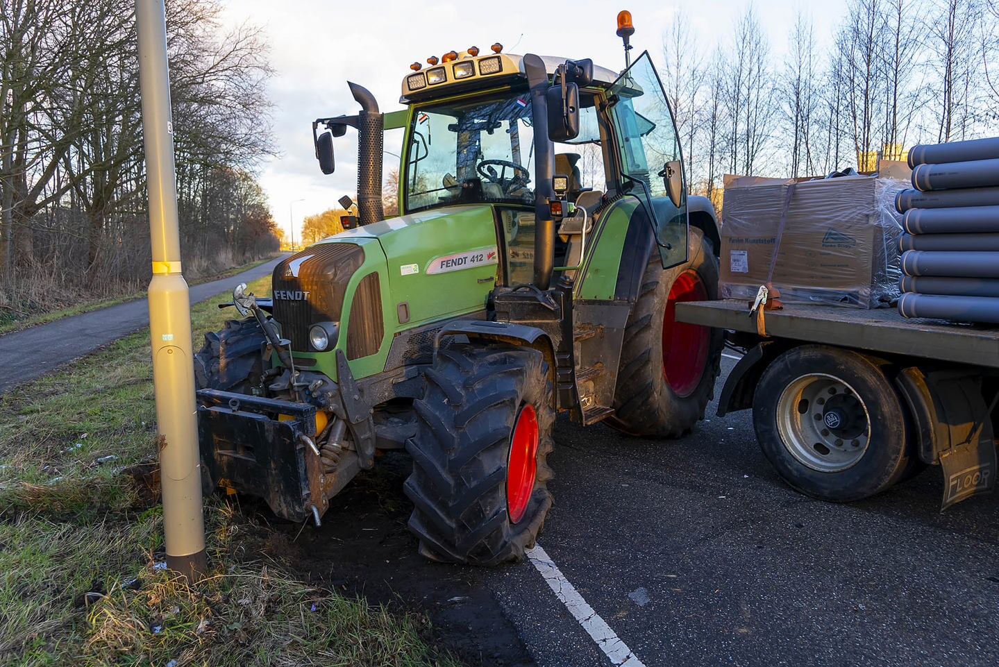 Ravage Bij Ongeval Macharenseweg Oss, Bestuurders Hebben Engeltje Op ...